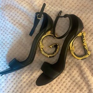 AUTHENTIC D&G heels size 40 box and dust bag included